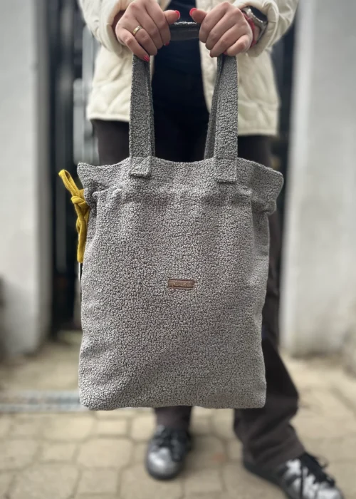 Szara shopperka z tkaniny boucle, widok z przodu
